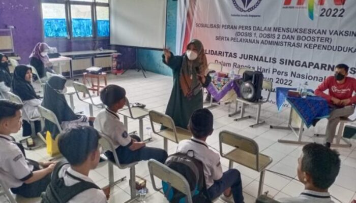 Siswa Pesantren Qurrota A’yun Dapat Pencerahan Soal Manfaat Vaksinasi