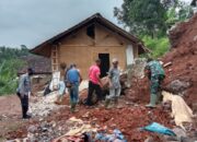 Longsor, Begini Langkah Babinsa Sirnamulya