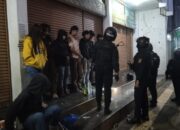 Tengah Malam, Pemuda Malah Pesta Miras di Jalan Dokar