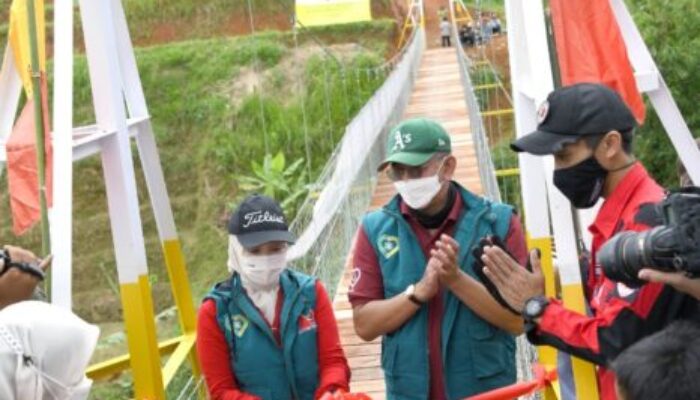 Jembatan Cinta di Nanggerang Diresmikan Ridwan Kamil