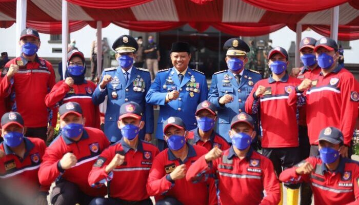 Disdamkar PB Kota Bandung Terima Penghargaan