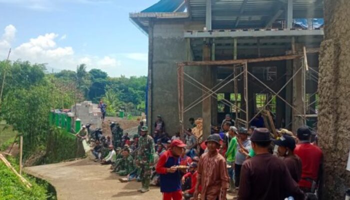 Warga dan TNI di Sumedang Bangun Masjid di Kampung Ciluluk
