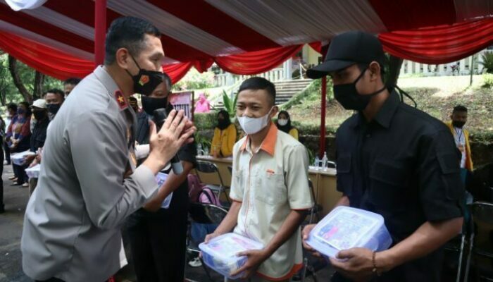 Waka Polda Jabar Pantau Vaksinasi di Ikopin Jatinangor