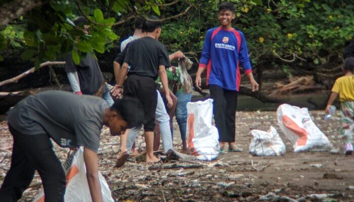 SMK Bakti Karya Kembali Kampanye Pungut Sampah