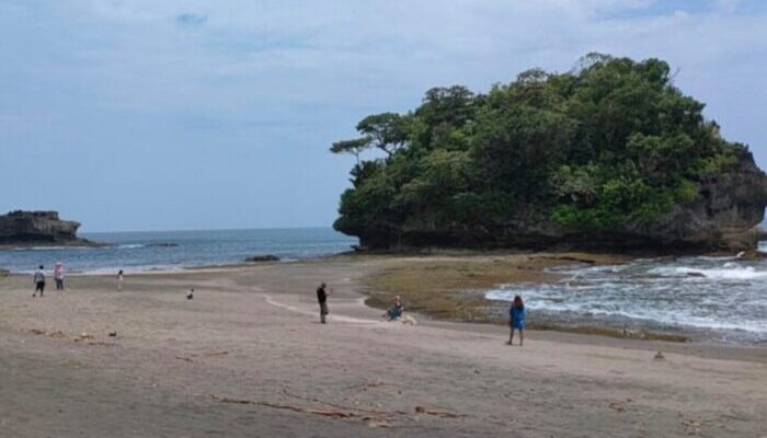 Keindahan Pantai Madasari Tercoreng Sabu