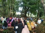 Jelang Puasa, Warga Cigalontang Tahlilan di Pemakaman