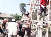 Polisi di Cianjur Kerja Bakti Bangun Masjid