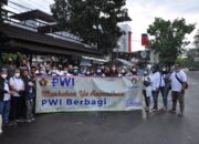 PWI, IKWI dan SMSI Bagikan Makanan di Bulan Ramadan