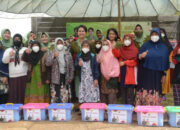 Pangdam III Siliwangi Bagikan Sembako di Pangalengan