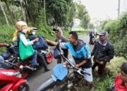 Atalia, “Ngabuburide” Bagikan Sembako