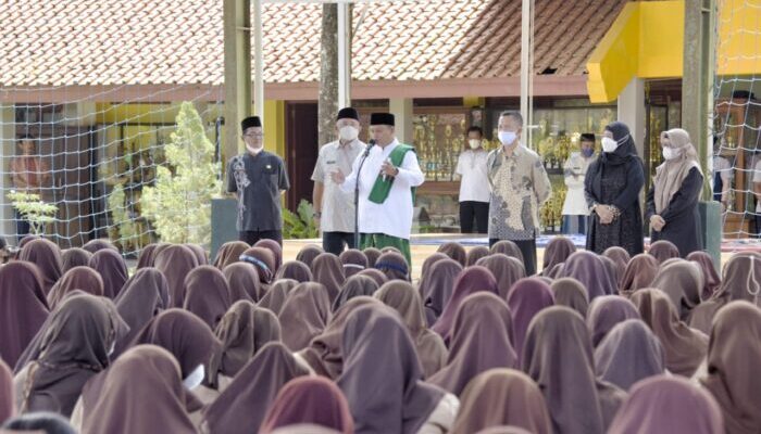 Wagub Minta Guru Jadi Orang Tua Siswa di Sekolah