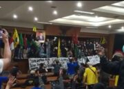 Kritisi Pemerintah, Mahasiswa Tumpah Ruah di Kota Tasik