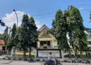 Kawat Berduri Sambut Demo Mahasiswa di DPRD Kota Tasik