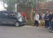 Mobil Travel Dirusak di Warungpeuteuy Salawu