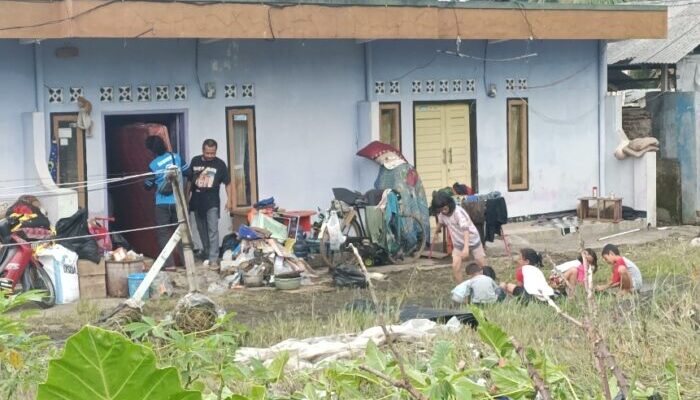 Banjir Purbaratu, Uang Segepok dan Motor Vixion Hanyut