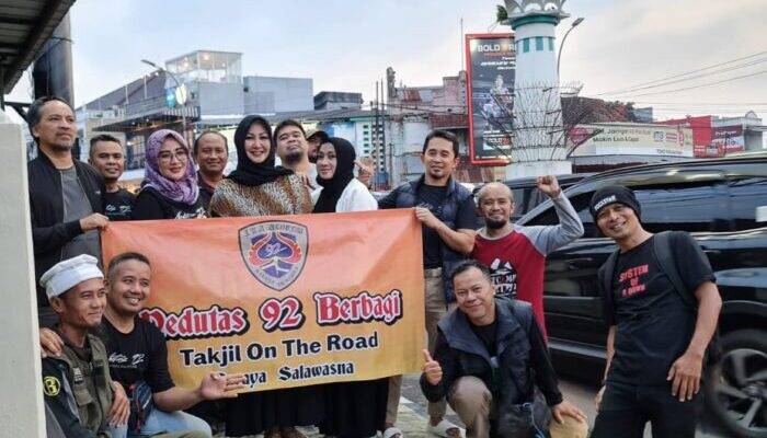 IKA Nedutas’92 Berbagi Takjil On The Road