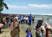 Pantai Sindangkerta, Karang Tawulan, Pamayang Cipatujah Dipadati Pengunjung