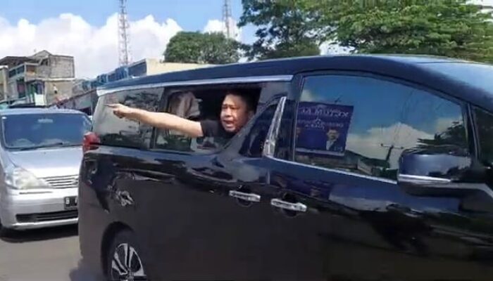 Hendak Lintasi Gentong, Seorang Lelaki Pakai Alphard Mencak-mencak ke Polisi