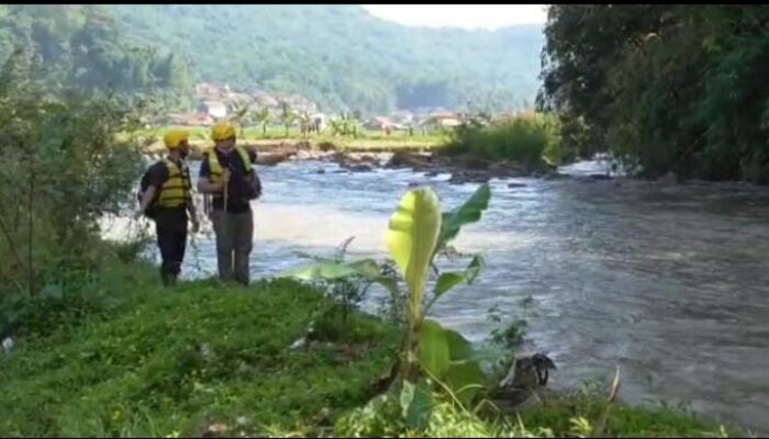 Pencarian Korban Terseret Arus Sungai Cihonje Libatkan Pihak Keluarga