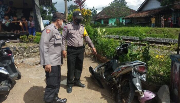 Terserempet Kereta Api di Pasanggrahan, Motor Nyaris Terbelah Dua