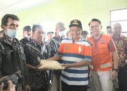 Kang Uu Berikan 56 Ton Beras kepada Terdampak Banjir di Pangandaran