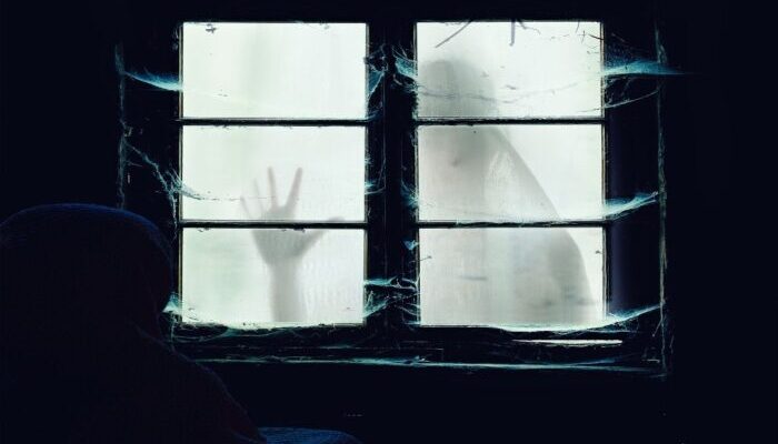 Seorang Pemuda Intip Gadis Kosan, Pasang Kamera pada Kaca