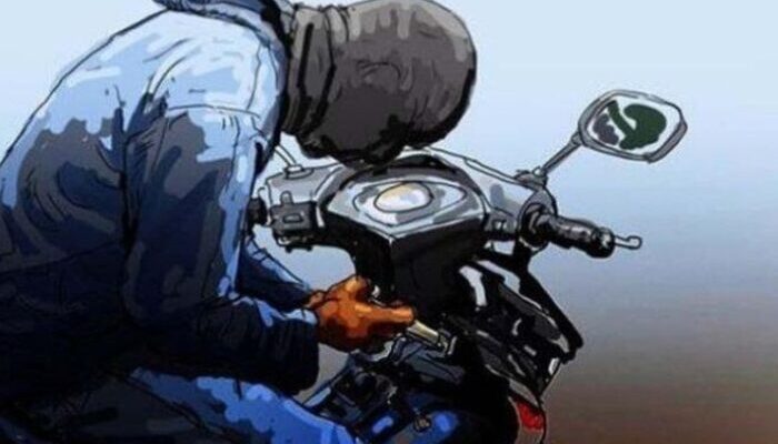 Motor Raib Depan Mesjid Saat Pemiliknya Mendirikan Salat