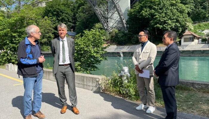 Komunitas di Sepanjang Sungai Aare Ikut Cari Anak Ridwan Kamil