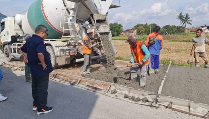 Bupati Garut Minta Masyarakat Ikut Awasi Pembangunan