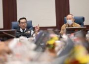 Hari Pertama Kerja, Ridwan Kamil Disambut Jurnalis