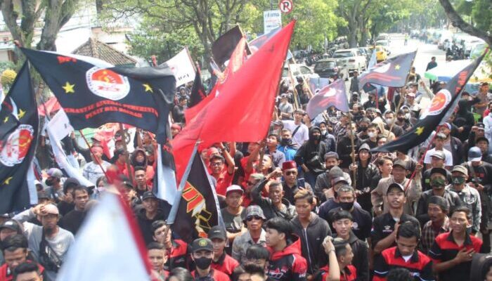 Massa Geruduk Kantor BP2JK Jabar, ‘Bongkar Mafia Proyek’