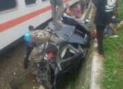 Kereta Api Siliwangi Tabrak Calya di Cibodas