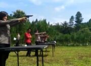 Polisi dan Wartawan Beradu Keahlian Menembak