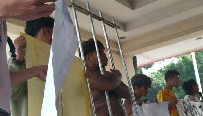 Jeruji Besi dan Tahlilan di Halaman Setda Kabupaten Tasik