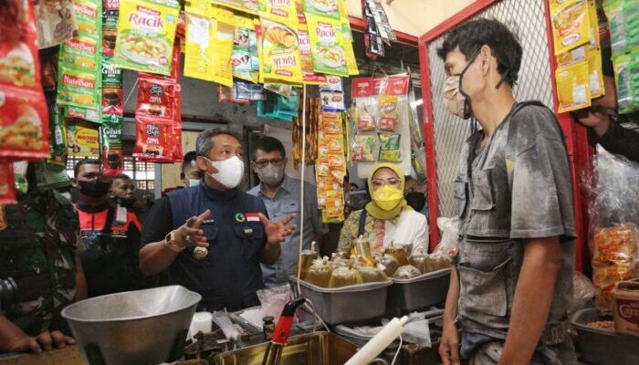 Kadisdagin: Gembira, Minyak Goreng Sesuai HET