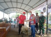 PT Pou Yuen Indonesia Salurkan Hewan Kurban