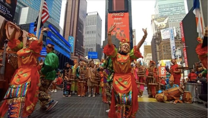 Sejarah, Flash Mob Angklung di Time Square, New York