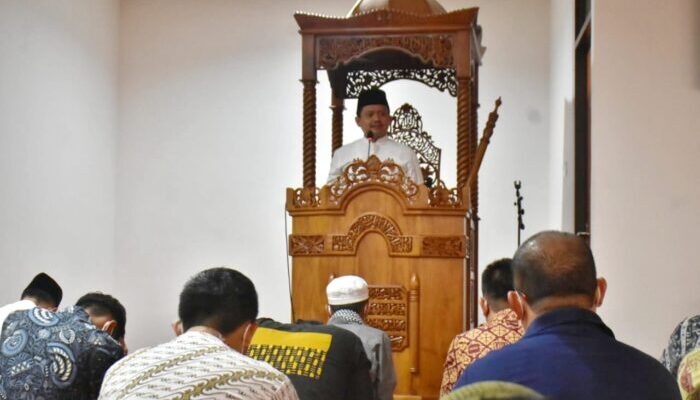 4 Kriteria Taqwa Dikupas Bupati Dony Saat Jadi Khatib Salat Jumat di Kejati Jabar
