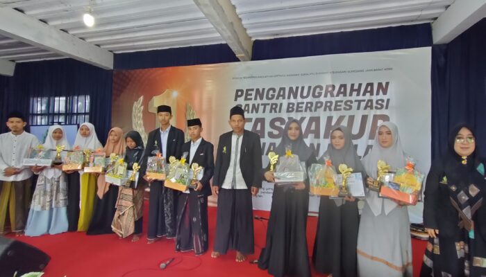 Anugerah Prestasi Santri Kholafiyah Miftahul Hasanah