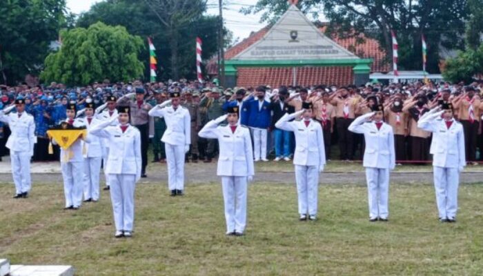 Upacara Agustusan di Alun-alun Tanjungsari, Peserta: Auranya Berbeda, Bergetar