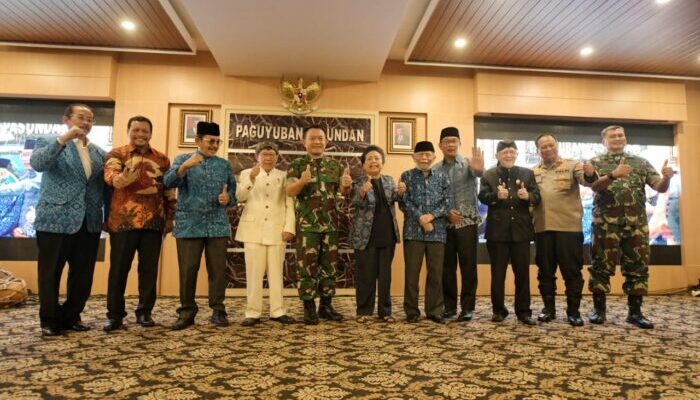 Jenderal Dudung Abdurachman Raih Gelar Kehormatan Pinisepuh