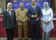 Sekda Kota Bandung, Ema Sumarna Meraih Gelar Doktor Administrasi Publik dari Unpad