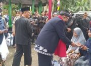 Saat Bupati dan Wakil Bupati Tasik Kompak Santuni Warga Leuwisari