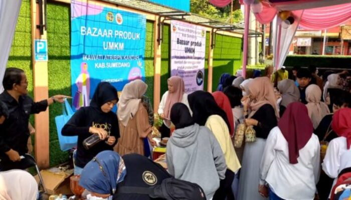 Ikawati ATR/BPN Sumedang Pamerkan Produk UMKM