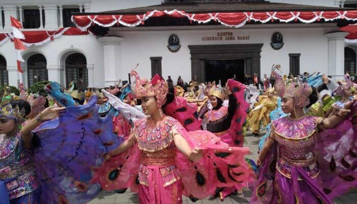 Warisan Budaya Jawa Barat, 1.027 Orang Ikuti Tari Merak