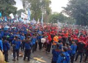 Sampaikan Keresahan Naiknya Harga BBM, KSPSI Jabar Geruduk Gedung Sate