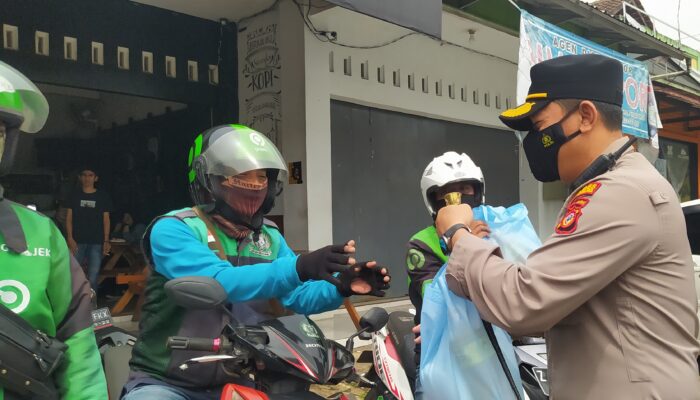 Anggota Polres Tasik Sisihkan Sebagian Rezeki untuk Baksos