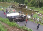 Truk Alfamart Terguling Di Cigalontang