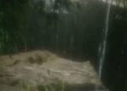 Sungai Ciloseh Meluap, Air Bah Landa Indihiang