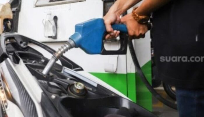 Sedekah, Polisi di Majalengka Bagikan BBM Gratis